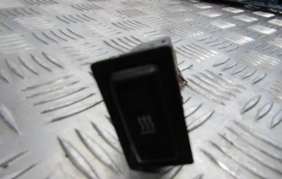 Toyota Avensis T220 Windscreen/window heater switch 153337