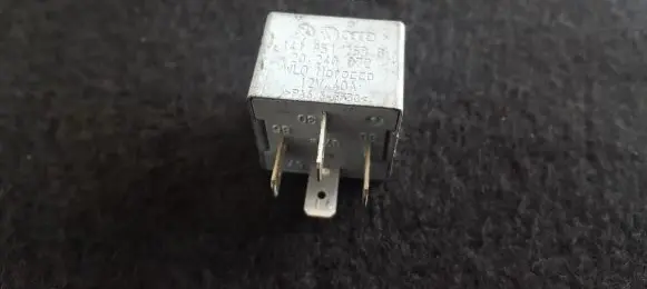 Volkswagen PASSAT B6 Other relay 141951253B 20240072