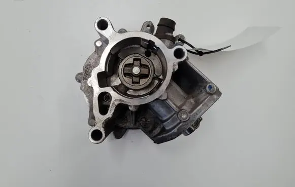 Volkswagen Jetta VI Vacuum pump 06K145100J