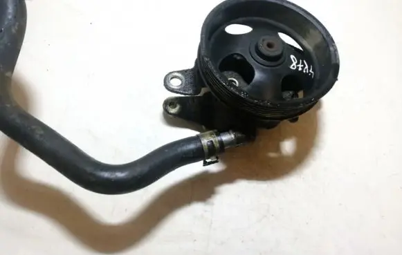 Nissan X-Trail T30 Power steering pump
