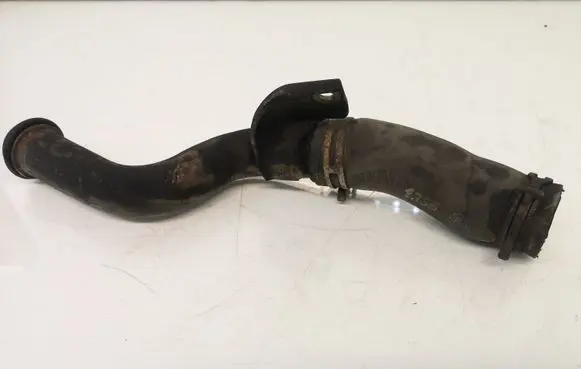 Engine coolant pipe/hose