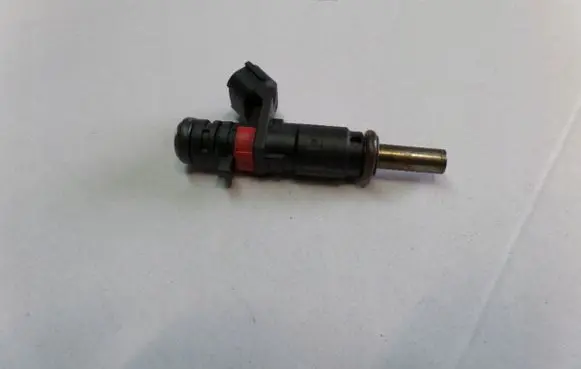 Peugeot 207 Fuel injector V752817680