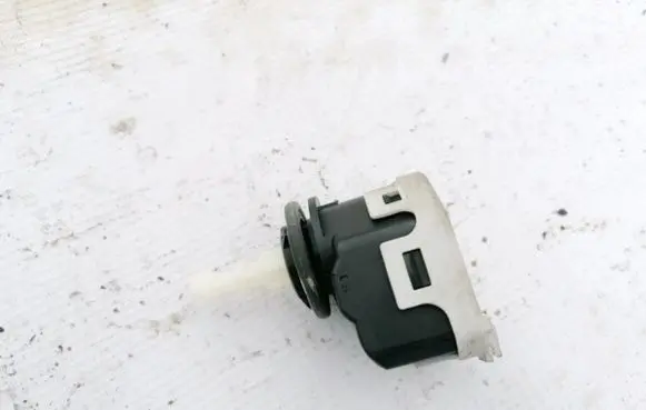 Headlight level adjustment motor