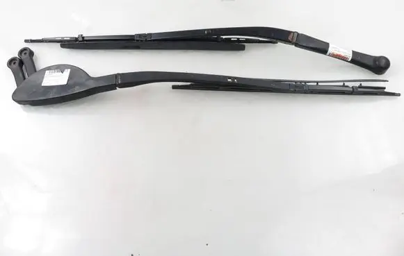 BMW 5 E39 Front wiper blade arm 8209879 8209880