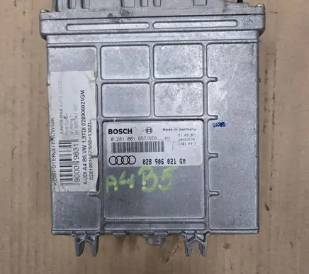 Audi A4 S4 B5 8D Engine control unit/module 028906021GM 28SA3174 0281001657