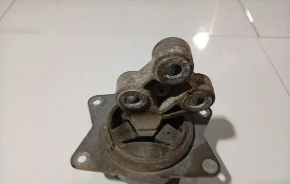 Saab 9-3 Ver2 Engine mount bracket 