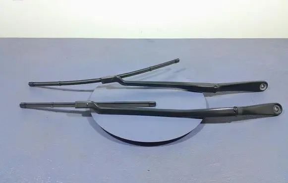 BMW M5 Front wiper blade arm 7357303