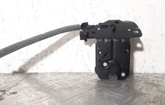 Audi TT TTS Mk2 Tailgate/trunk/boot lock/catch/latch 8P4827505C