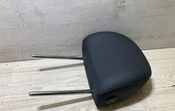 Audi Q3 F3 Front seat headrest