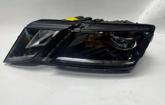 Skoda Octavia Mk3 (5E) Headlight/headlamp 5E1941015D 5E1941015