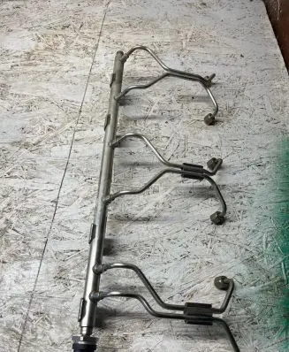 BMW X5 F15 Fuel distributor 7649710