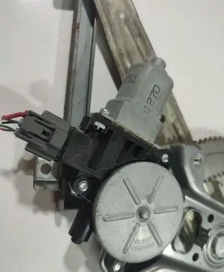 Mitsubishi Outlander Front door window regulator motor 001270