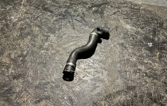 BMW X3 E83 Engine coolant pipe/hose