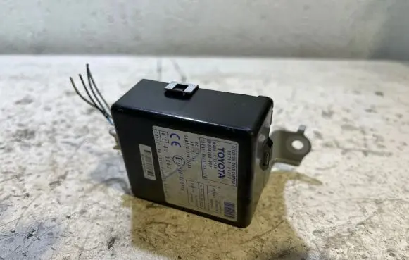Toyota Corolla Verso AR10 Door control unit/module 897410F010 61B168000 10R021776