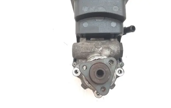 BMW 5 E60 E61 Power steering pump 7693974