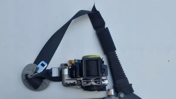 KIA Sorento Seat belt trim 81639