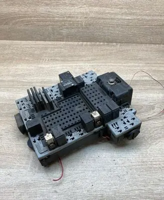Volvo XC70 Fuse module 8645411 8645410