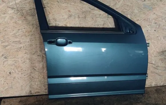 Cadillac SRX Front door