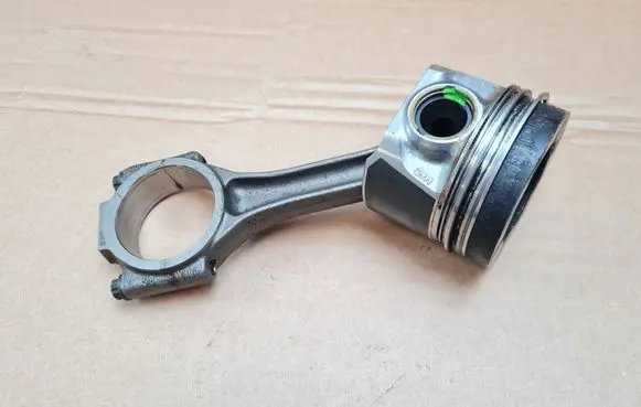 Volkswagen PASSAT B7 Piston with connecting rod 038J BHS