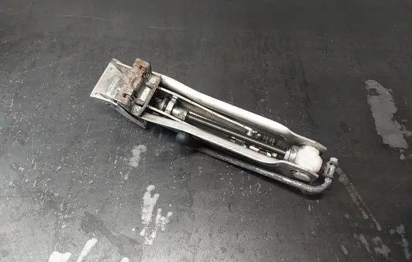 Volkswagen PASSAT B5 Lift Jack 8L0011031A
