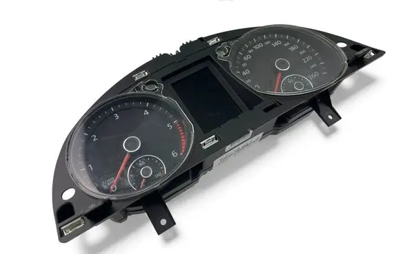 Volkswagen PASSAT B7 Speedometer (instrument cluster) 3AA920870D