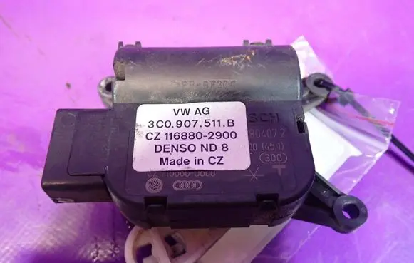Volkswagen PASSAT B6 A/C air flow flap actuator/motor 