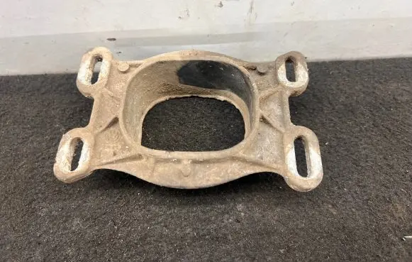 Audi A6 S6 C6 4F Engine mounting bracket 4B0199335L