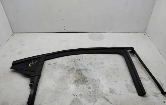 Opel Mokka B Rubber seal rear door 9841995180rh