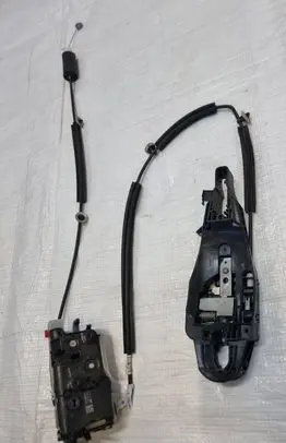 Opel Combo E Front door lock 16943549
