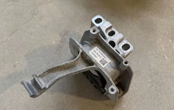 Cupra Formentor Engine mount bracket 5WA199262D