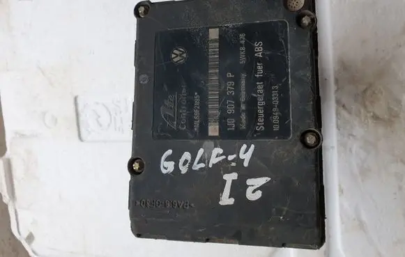 Volkswagen Golf IV ABS Pump 1J0907379P 1J0614117D