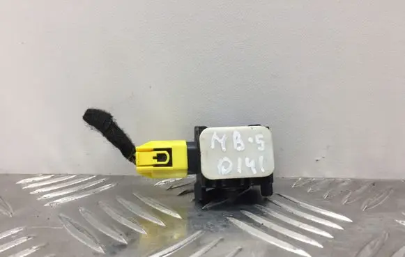Mercedes-Benz S W221 Airbag deployment crash/impact sensor 0038202826 180607 403624