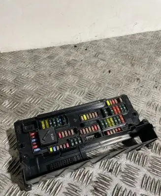 BMW 5 F10 F11 Fuse module 9210861 117033442 240710000643047