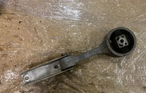 Skoda Fabia Mk2 (5J) Engine mount bracket 6Q0199851AJ 3318215
