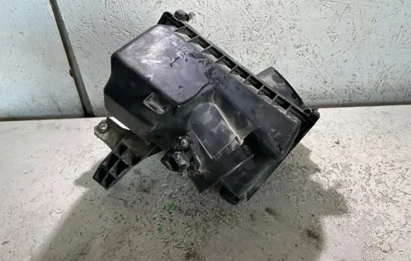 Nissan Maxima A35 Air filter box