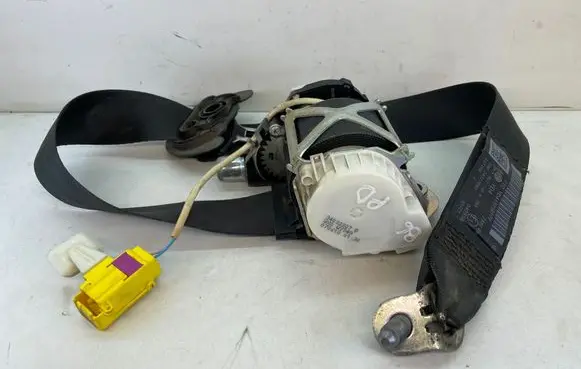 Volkswagen PASSAT B6 Front seatbelt 3C1857706R YD41915810V 581188