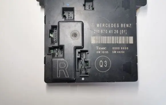 Mercedes-Benz E W211 Door control unit/module 2118704126