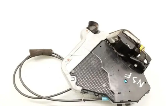 Suzuki Grand Vitara II Front door lock