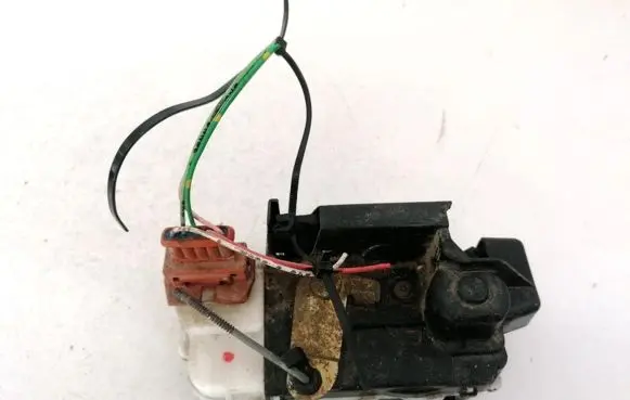 Peugeot 607 Rear door lock