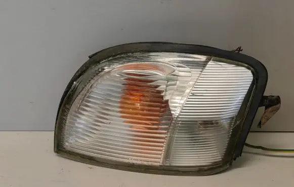 Nissan PickUp Front indicator light