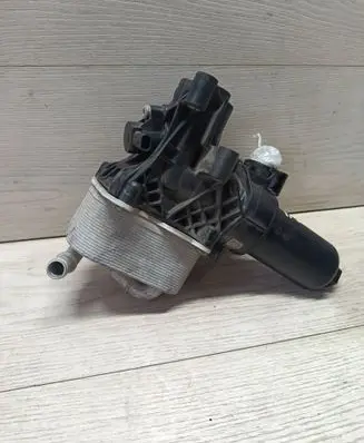 Volkswagen PASSAT B8 Oil filter mounting bracket 05L117021C 05L117V01