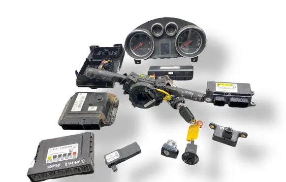 Opel Insignia A Engine ECU kit and lock set 55579443 13505725 13500144