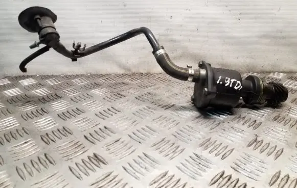 Volkswagen PASSAT B5 Vacuum pump 028207A
