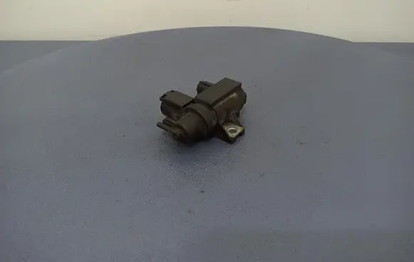 Toyota Avensis Verso Vacuum valve 258190R010