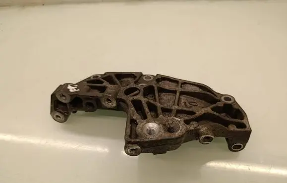 Opel Vivaro Engine mounting bracket 8201011432