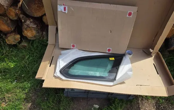 Opel Astra J Rear side window 13352083