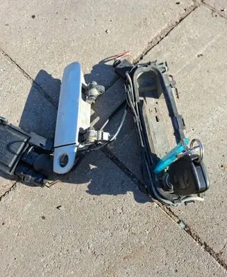 Audi A4 S4 B5 8D Front door lock (next to the handle) 8L48370637A