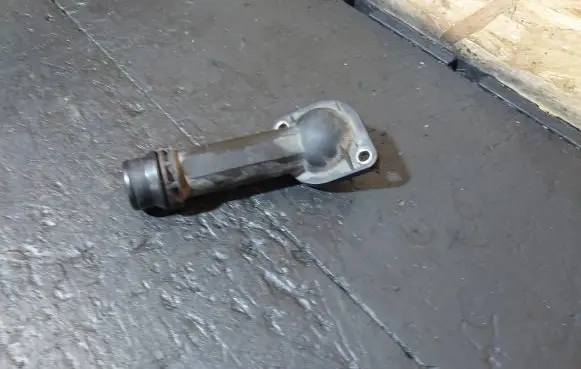 Volkswagen PASSAT B5.5 Engine coolant pipe/hose 06B121121 038121121B