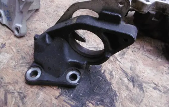 Renault Laguna III Driveshaft support bearing bracket 8200452283