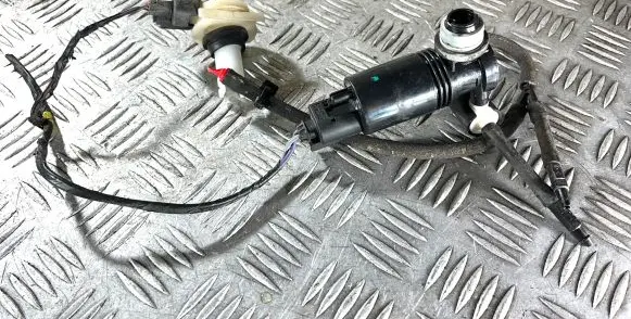 Volvo XC60 Windscreen/windshield washer pump 1024928